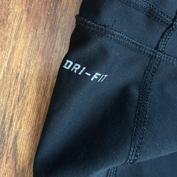 Nike Dri-FIT Women’s Black Cropped Leggings Size XL - Picture 4 of 8